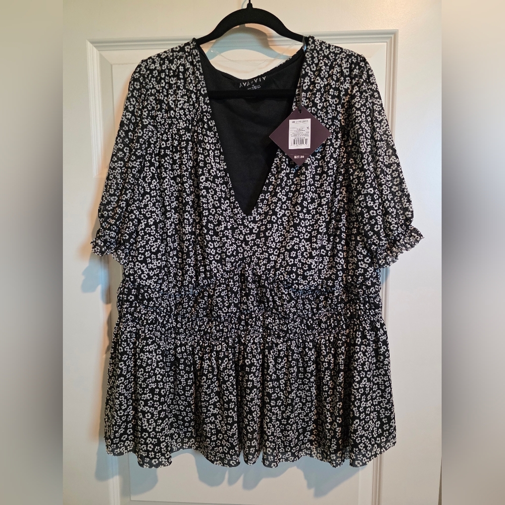 Ava & Viv Black and White Flutter Sleeve Blouse